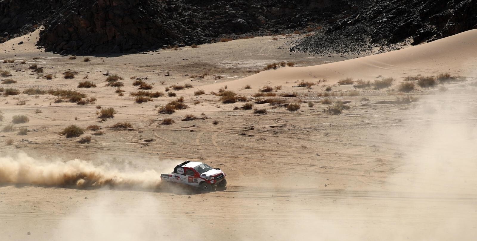 Dakar, De Villiers vince la 2ª tappa. Alonso perde due ore e mezzo
