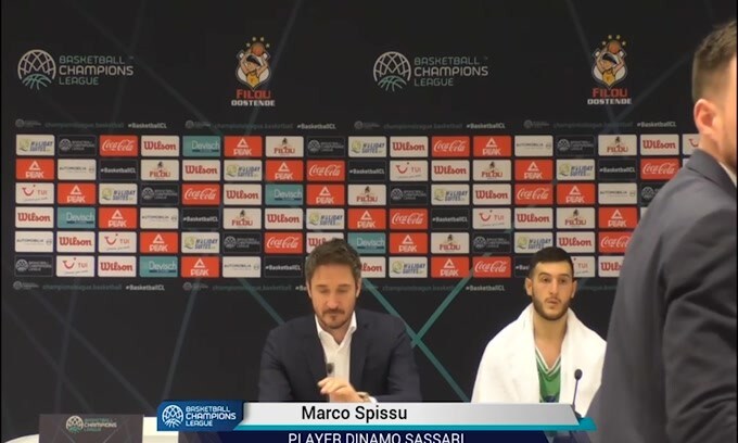 Basket, Pozzecco show: smorfie al traduttore in conferenza stampa