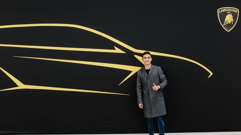 Dybala in Lamborghini nella Motor Valley di Sant'Agata Bolognese