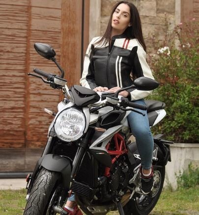Carlotta Maggiorana con la MV Agusta Dragster al GF VIP