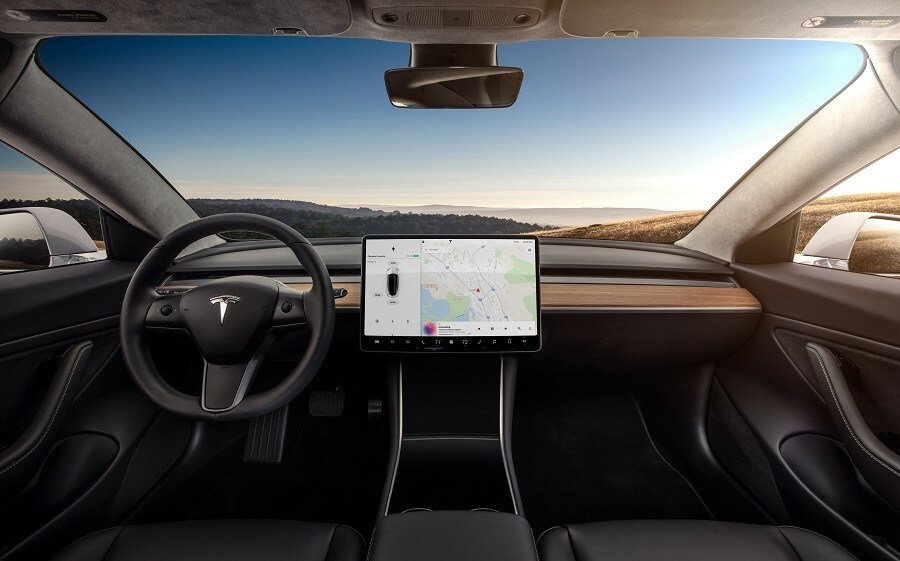 Tesla Model 3, il pilota automatico fa crash VIDEO