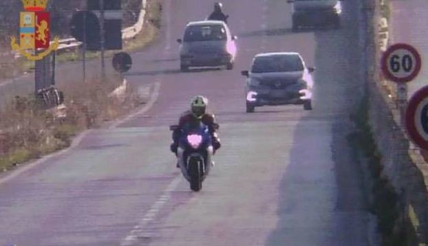 In moto a 210 Km/h in tangenziale, multa salata e scuse agli agenti