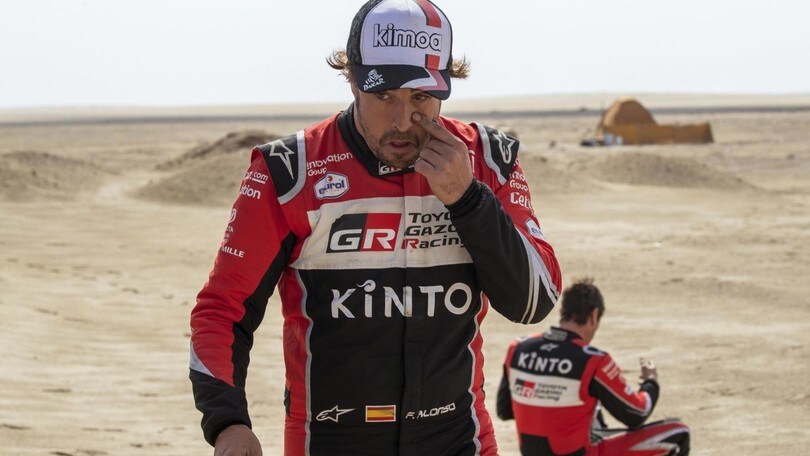 Dakar, Alonso dopo l'incidente: "Contento di aver continuato"