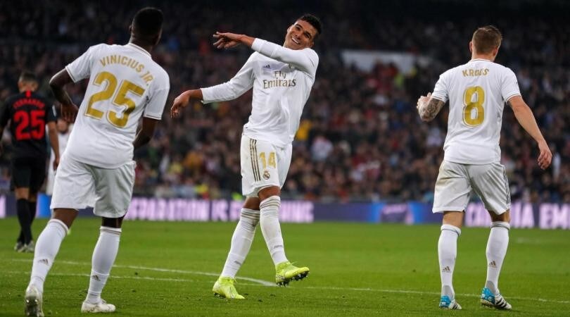 L'Eibar piega 2-0 l'Atletico Madrid. Il Real, guidato da Casemiro, vince 2-1 a Siviglia