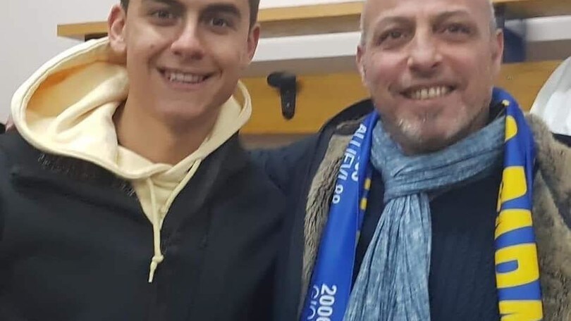 Franco Mesiano (presidente Collegno Paradiso) omaggia l'amico Paulo Dybala