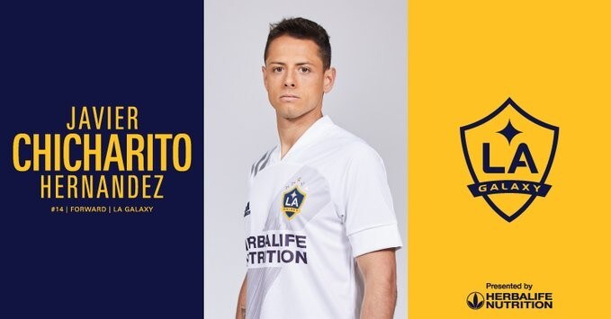 Chicharito Hernandez firma per Los Angeles Galaxy: è l'uomo copertina dopo Ibra