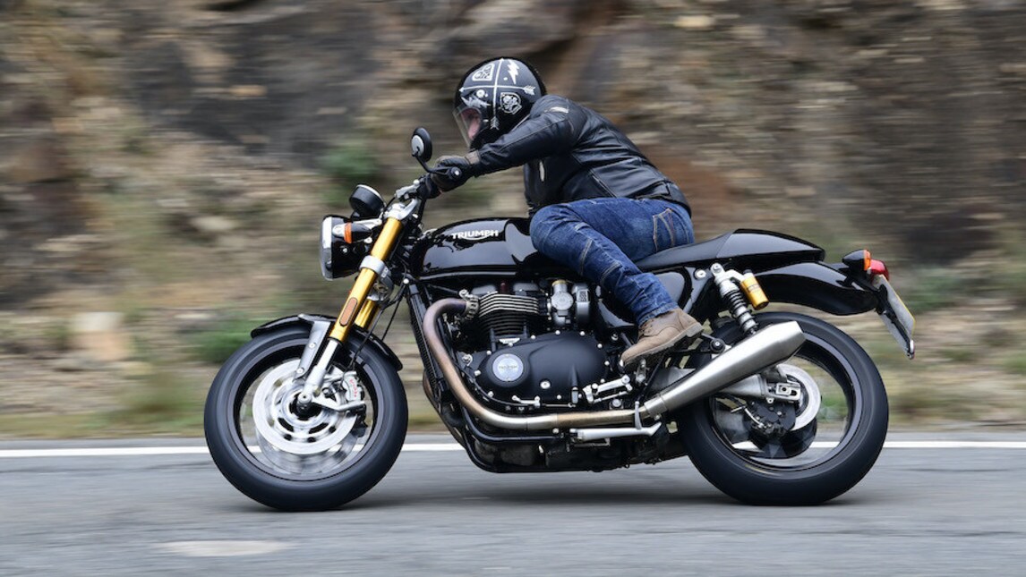 Triumph Thruxton RS 2020, le immagini della prova