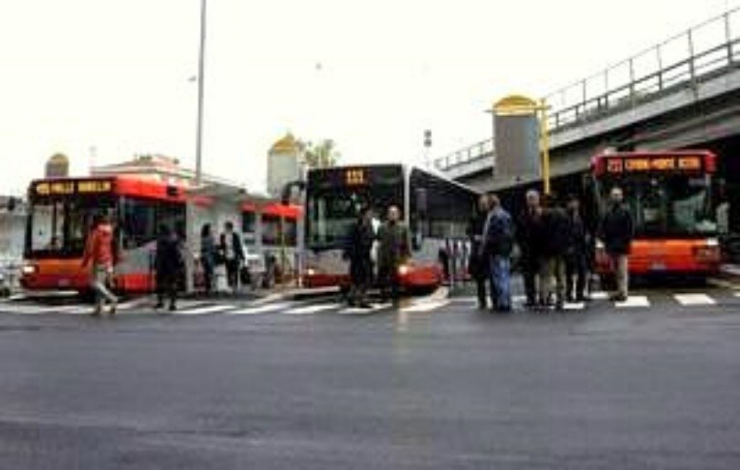 Roma, pedone travolto e ucciso da autobus