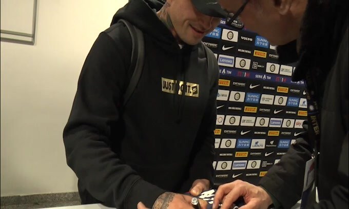 Inter-Cagliari: autografi per Nainggolan