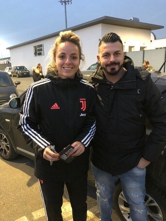 Vincenzo Incardona (Mr Cigno) festeggia la firma all'Sts con... Martina Rosucci!