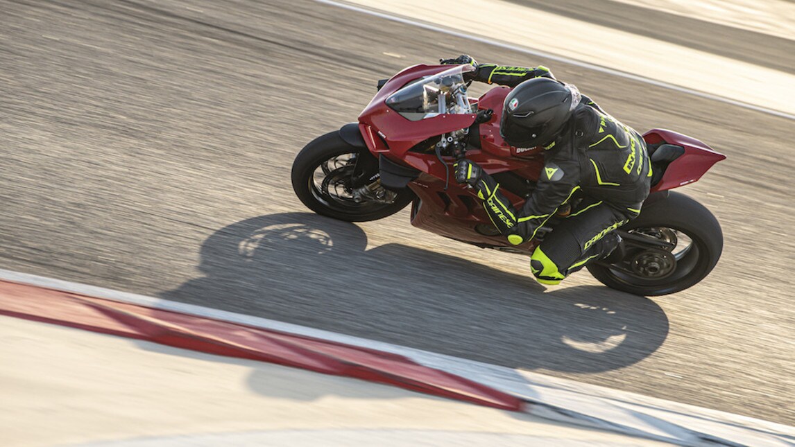 Test Ducati Panigale V4S, 214 cv di esuberanza