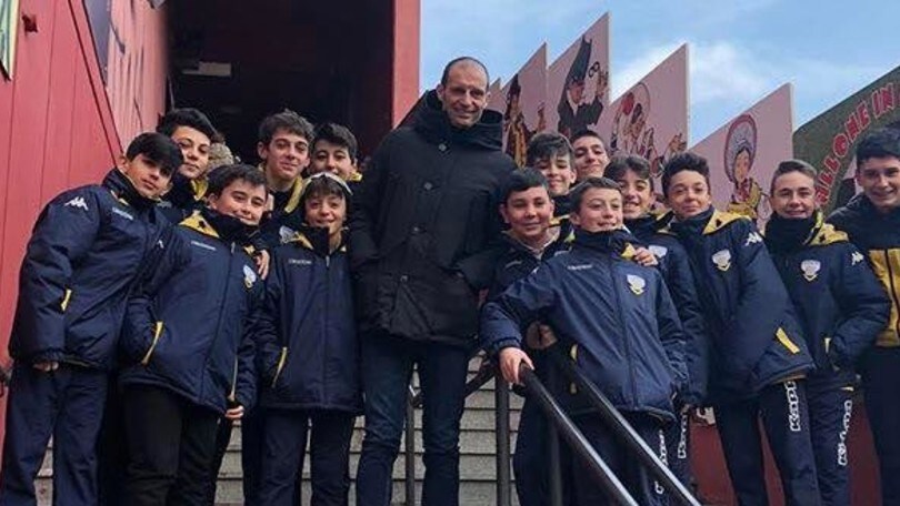 Max Allegri con gli Esordienti 2007 dell'Asd Leinì