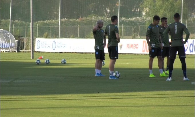 Mertens per il momento rimane a Napoli