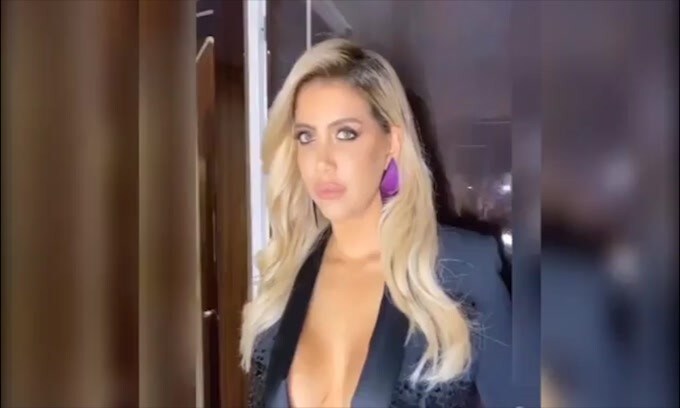 Wanda Nara, scollatura super sexy
