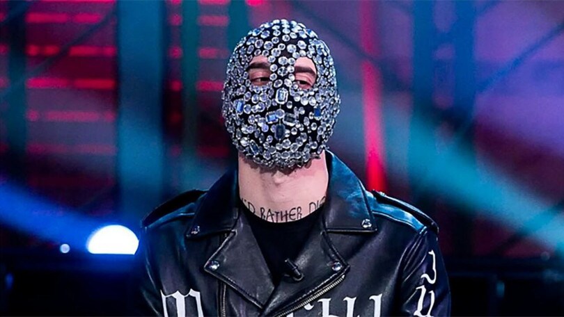 Il vescovo di Sanremo: “Junior Cally? Venga a messa senza maschera”