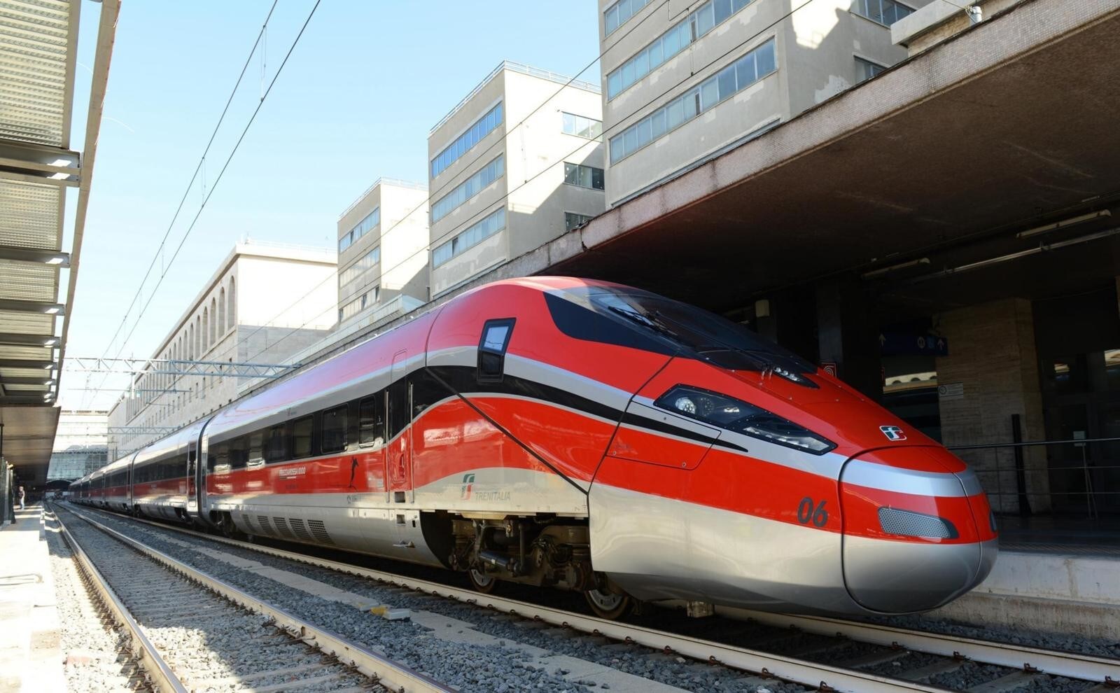 Lodi, deraglia treno ad alta velocità: morti i due macchinisti