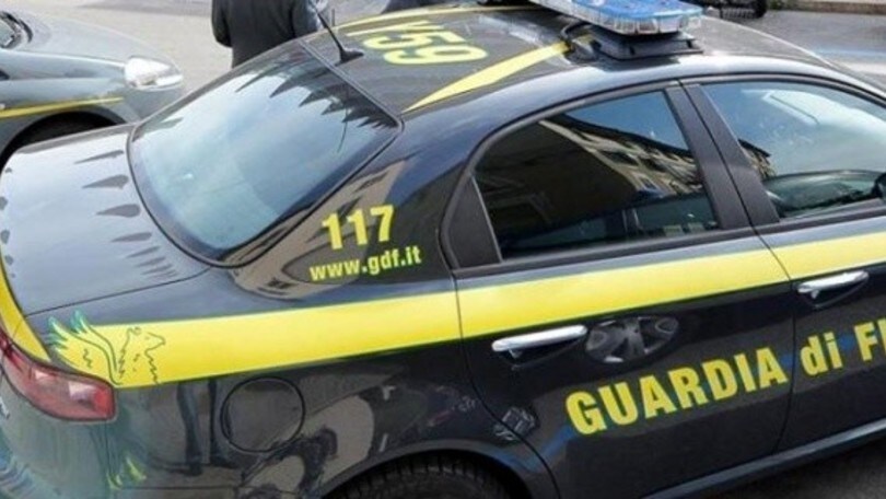 Narcotraffico: blitz Gdf a Catania, sequestrati 400 kg di cocaina
