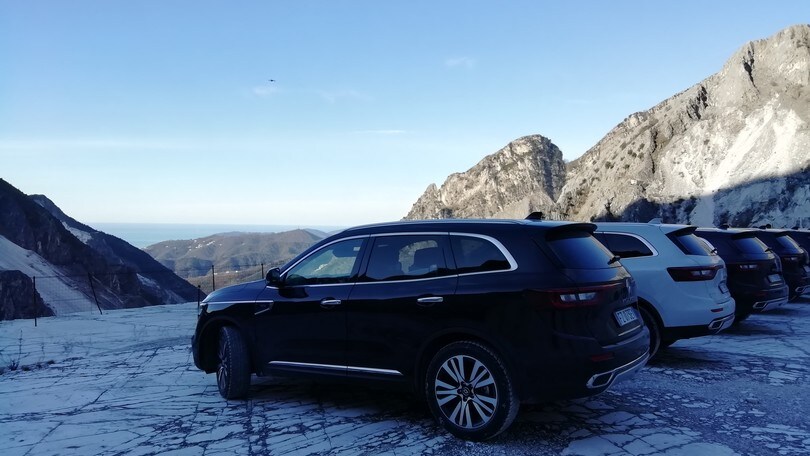 Nuovo Renault Koleos: che muscoli tra i marmi di Carrara FOTO