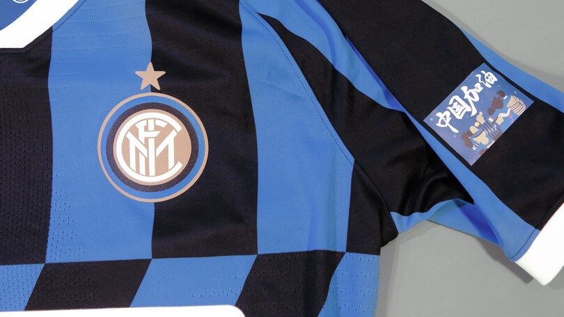 Inter nel derby con patch e messaggio per la Cina: "Siamo con voi, siate forti"