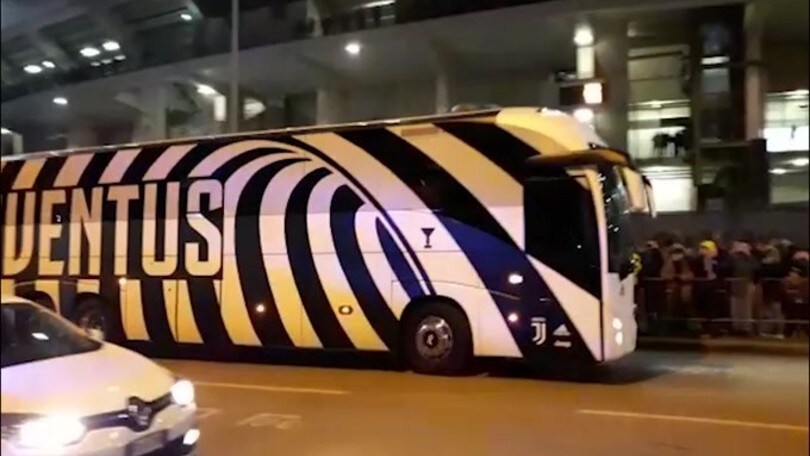 Verona-Juve, il pullman bianconero arriva al "Bentegodi"