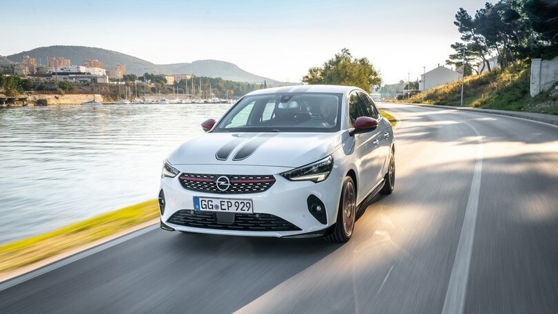 Opel Corsa, personalizzazioni con nuovi kit ed accessori
