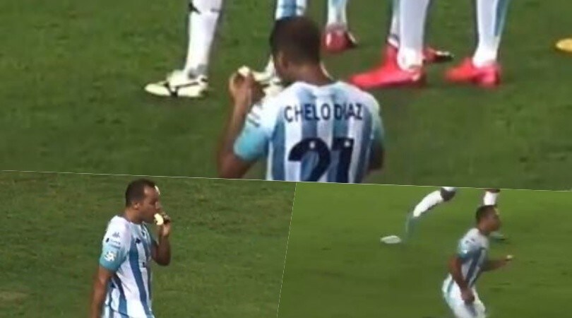 Derby memorabile per Marcelo Diaz: gol decisivo e banana mangiata in campo