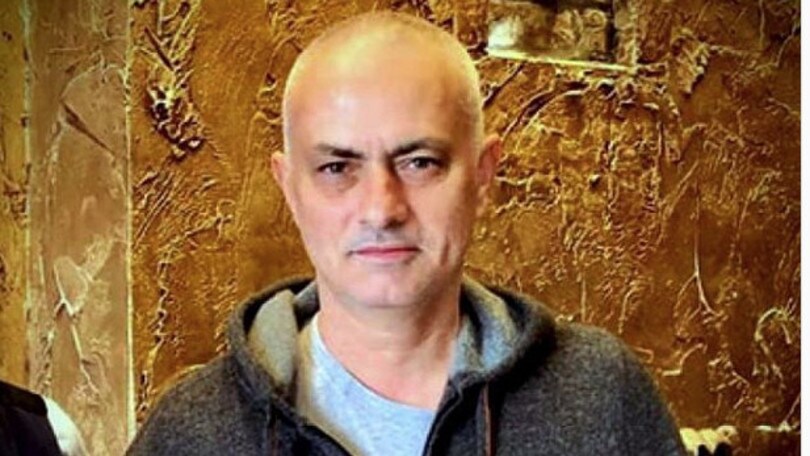 Il nuovo look di Mourinho fa discutere: sembra pronto per lo spazio!