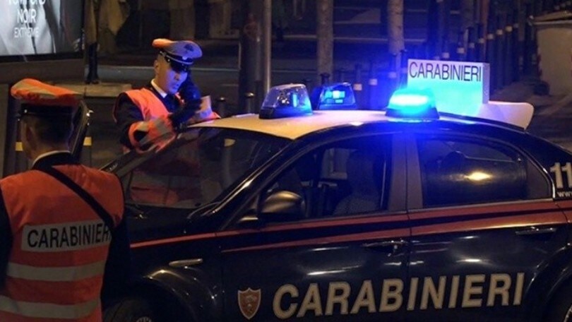 Bari, bomba distrugge auto privata di un carabiniere