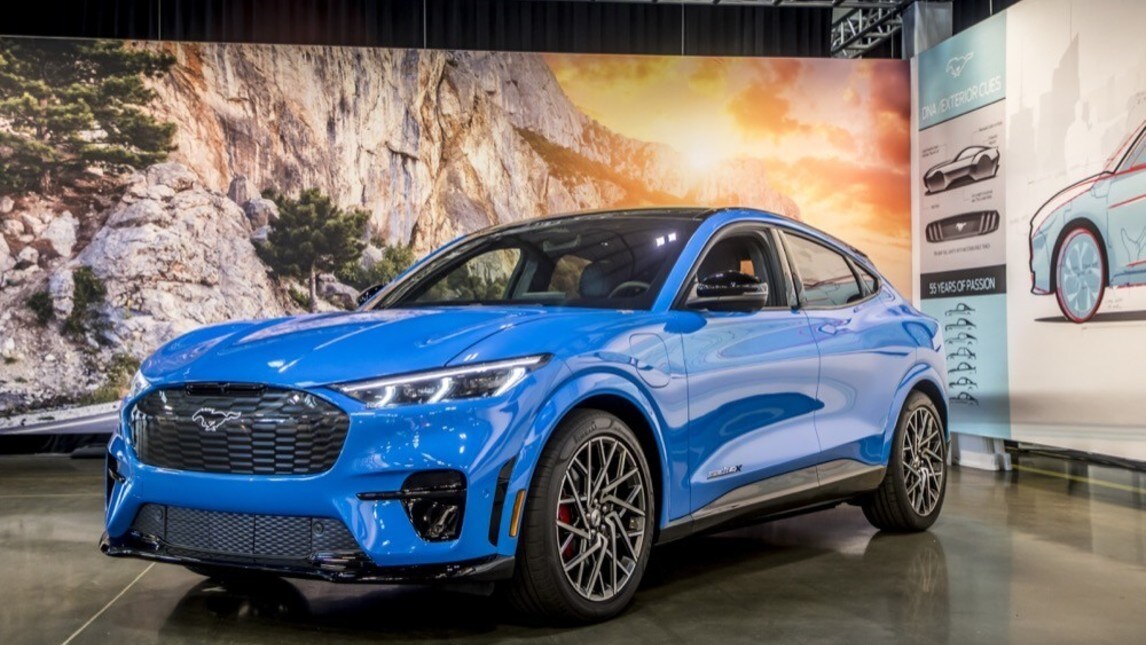 Ford Mustang Mach-E, prezzi e versioni del crossover elettrico