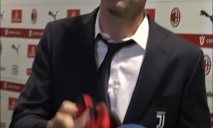 Buffon con la maglia di Daniel Maldini: "Aspetto i nipoti.."