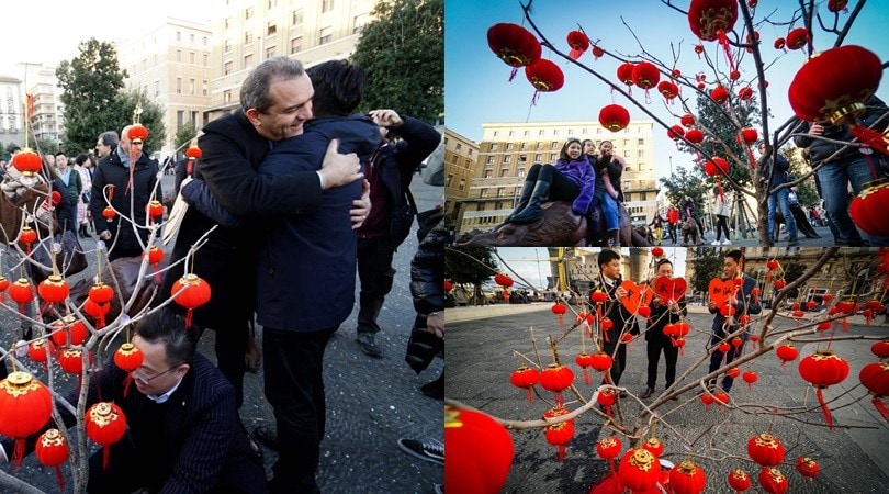 Cina in ginocchio per il coronavirus, De Magistris al flash mob di solidarietà