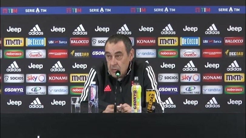 Sarri scherza: "Le conferenze iniziano tardi ma non per scaramanzia.."