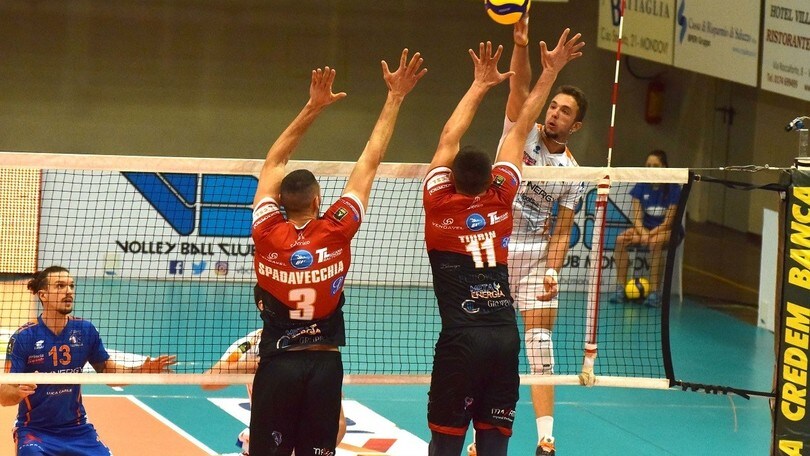 A2 Maschile, Siena ko al tie break, Ortona ferma Castellana