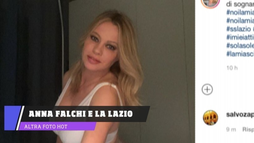 La Lazio vince e Anna Falchi esulta con un'altra foto hot