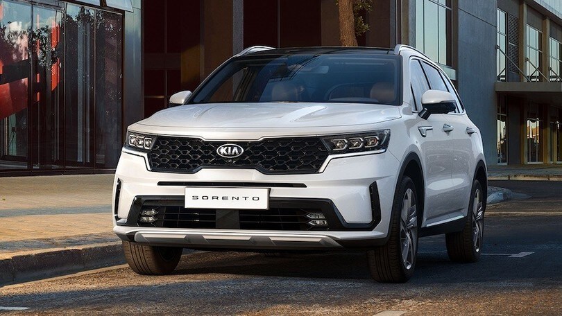 Nuova Kia Sorento si mostra nelle prime immagini