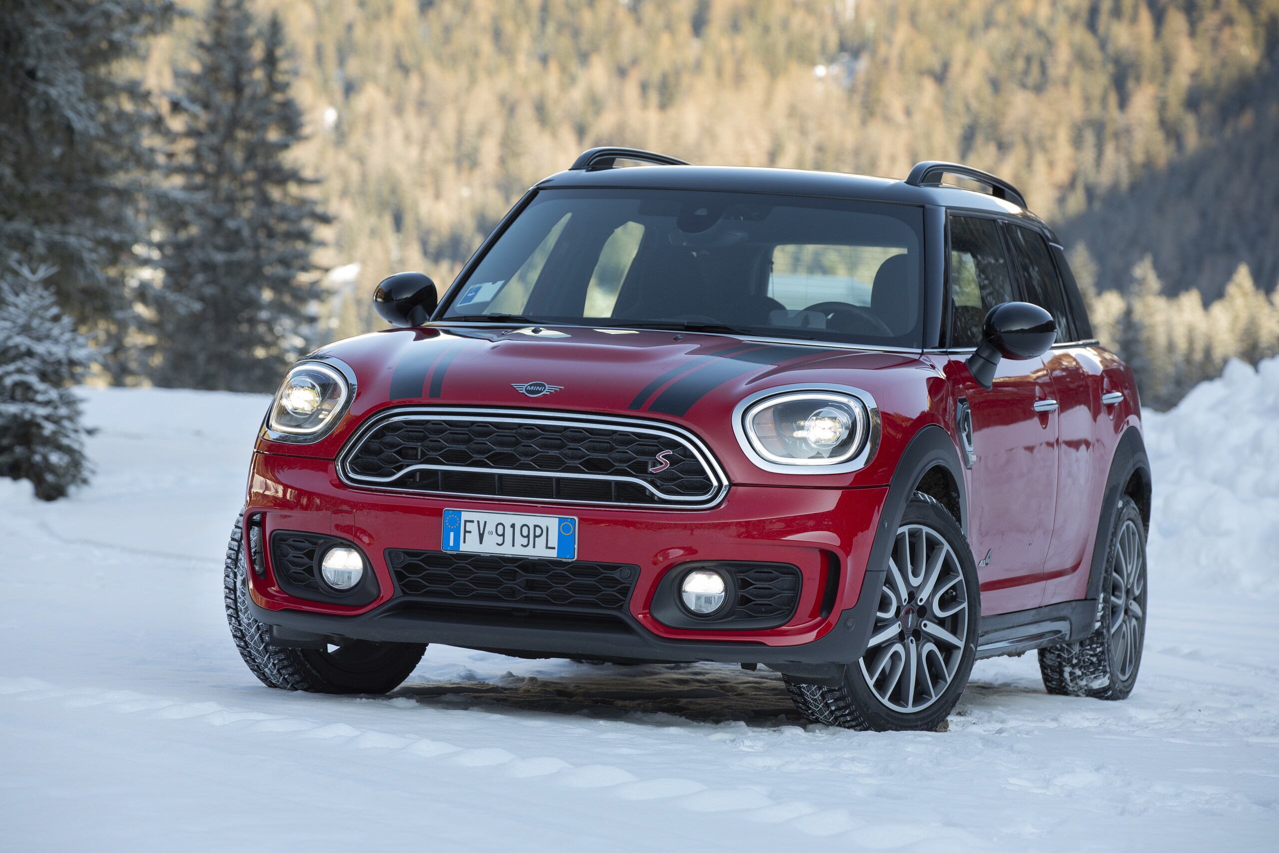 MINI Countryman Cooper SE: le immagini alle isole Lofoten