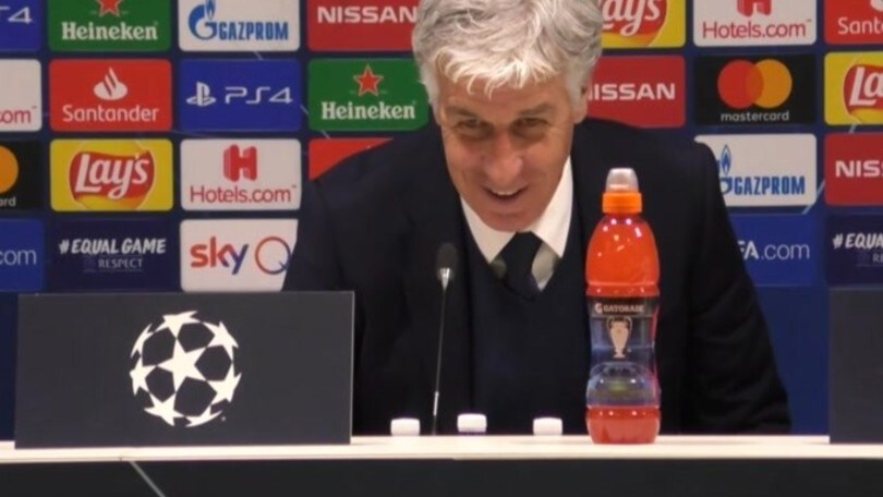 Gasperini accolto dagli applausi, ma lui...