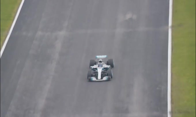 F1, il volante della Mercedes crea polemiche
