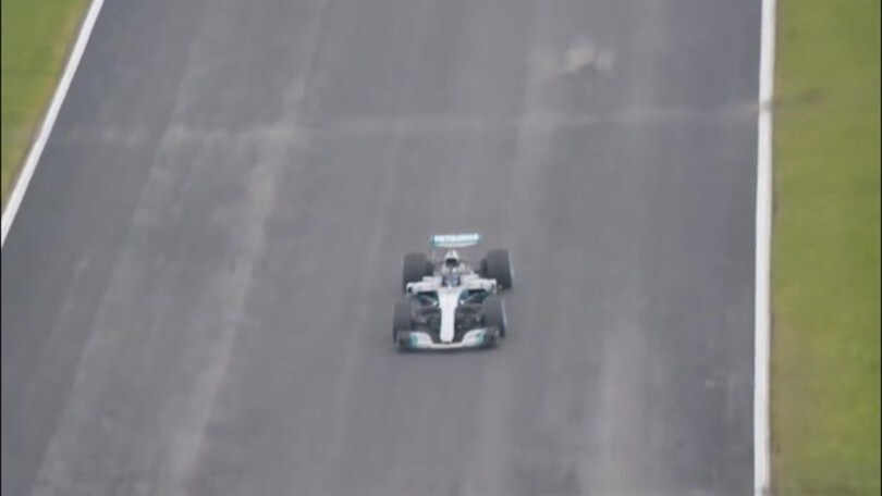F1, il volante della Mercedes crea polemiche
