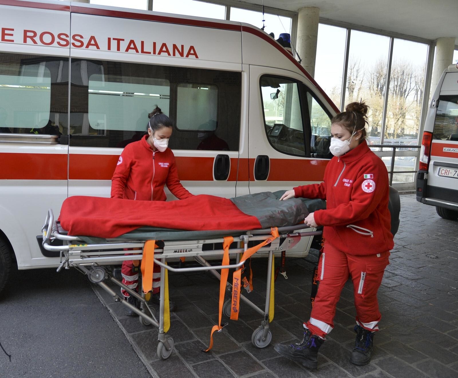 Coronavirus, Lombardia in emergenza: stop a calcio e volley