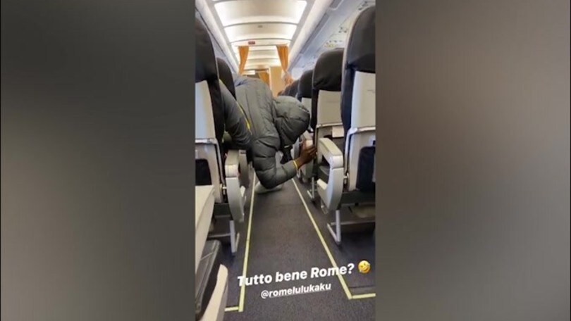 Inter, Lukaku sta poco bene in aereo e Candreva lo riprende..