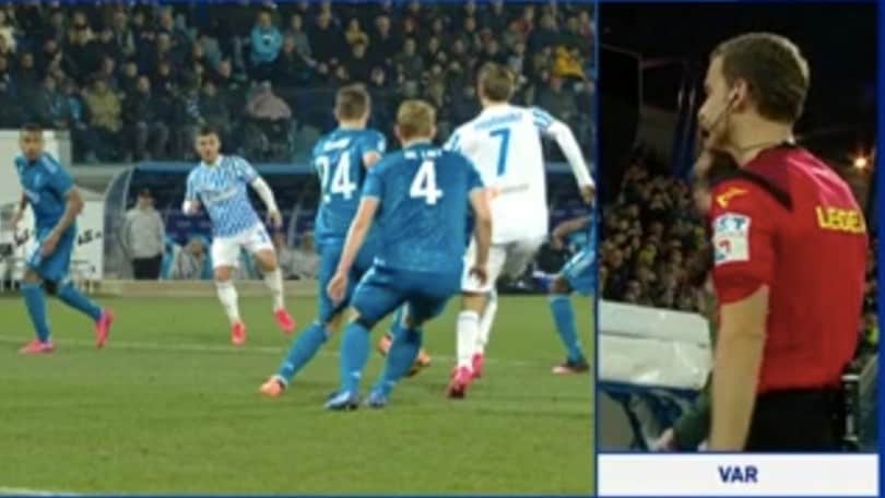 Incredibile in Spal-Juve: si rompe il Var, l'arbitro con la trasmittente