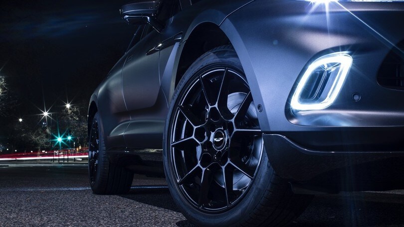 Aston Martin DBX, SUV divisione Q: gli scatti