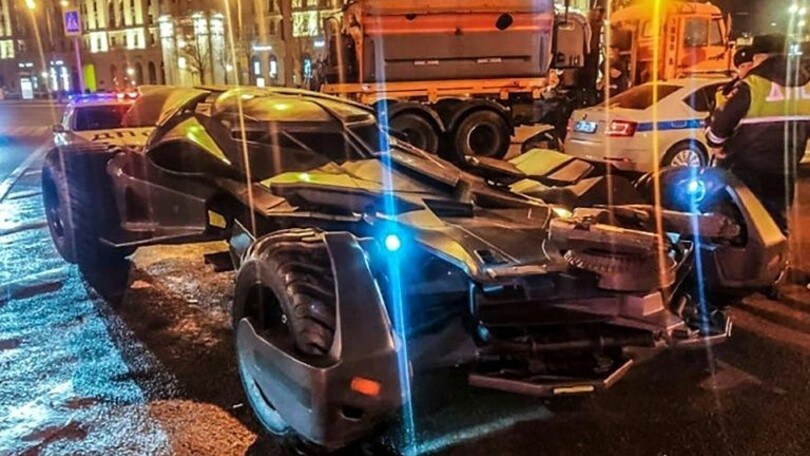 Russia, fermato un uomo su una Batmobile da 502 CV VIDEO