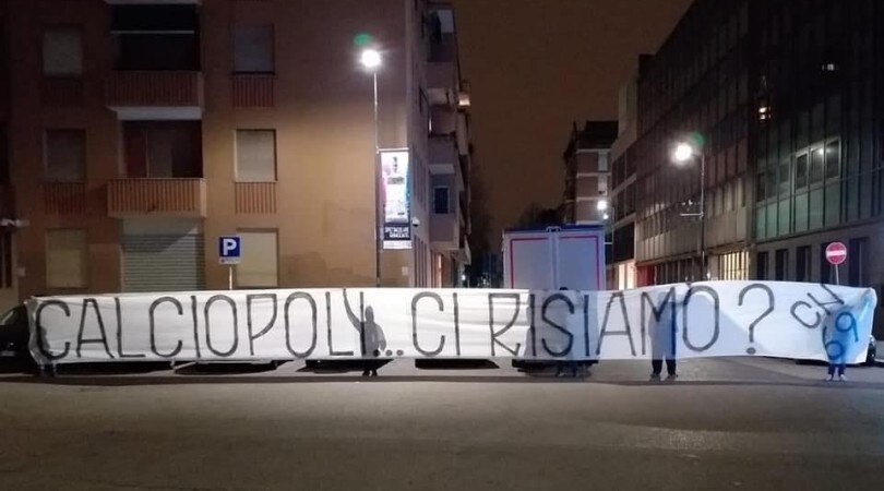 Juve-Inter rinviata, protesta dei tifosi nerazzurri: "Calciopoli, ci risiamo?"
