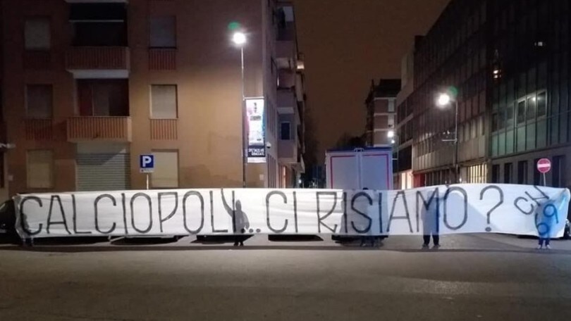 Juve-Inter rinviata, protesta dei tifosi nerazzurri: "Calciopoli, ci risiamo?"