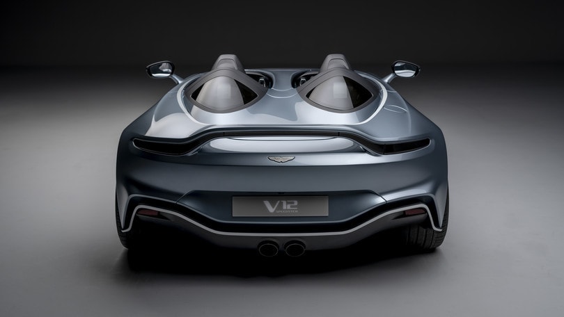 Aston Martin V12 Speedster: tutti gli scatti