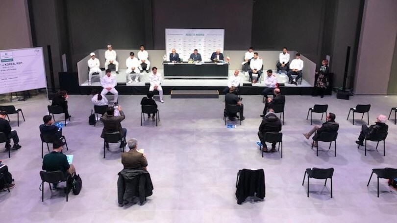 Coronavirus, la conferenza stampa della Davis è deserta