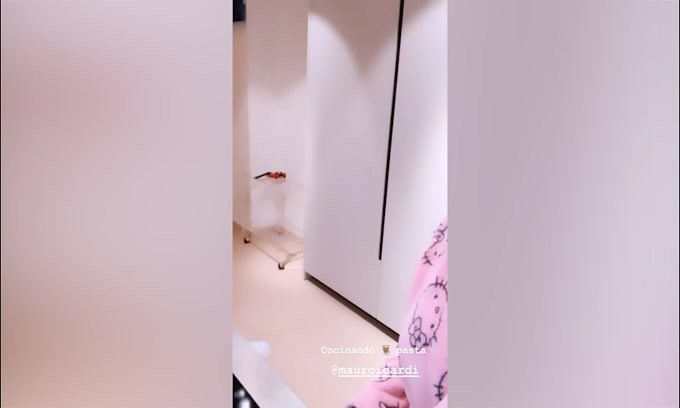Wanda Nara e la pasta per Icardi in accappatoio!