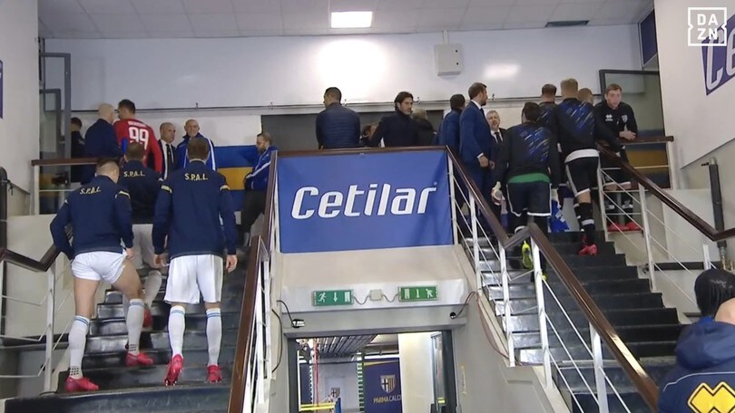 Parma-Spal: clamoroso! Squadre richiamate negli spogliatoi, poi il via libera